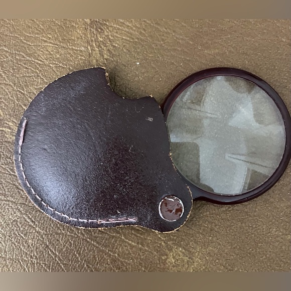Vintage Brown Leather Magnifying Glass - Picture 1 of 2